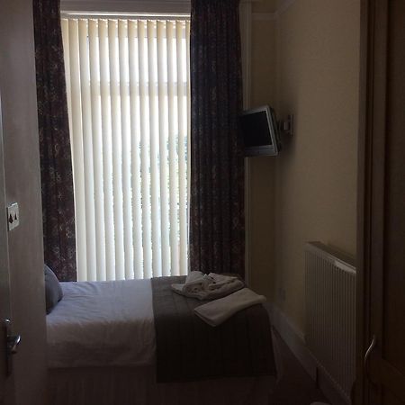 Coombe Court Hotel Торки Екстериор снимка
