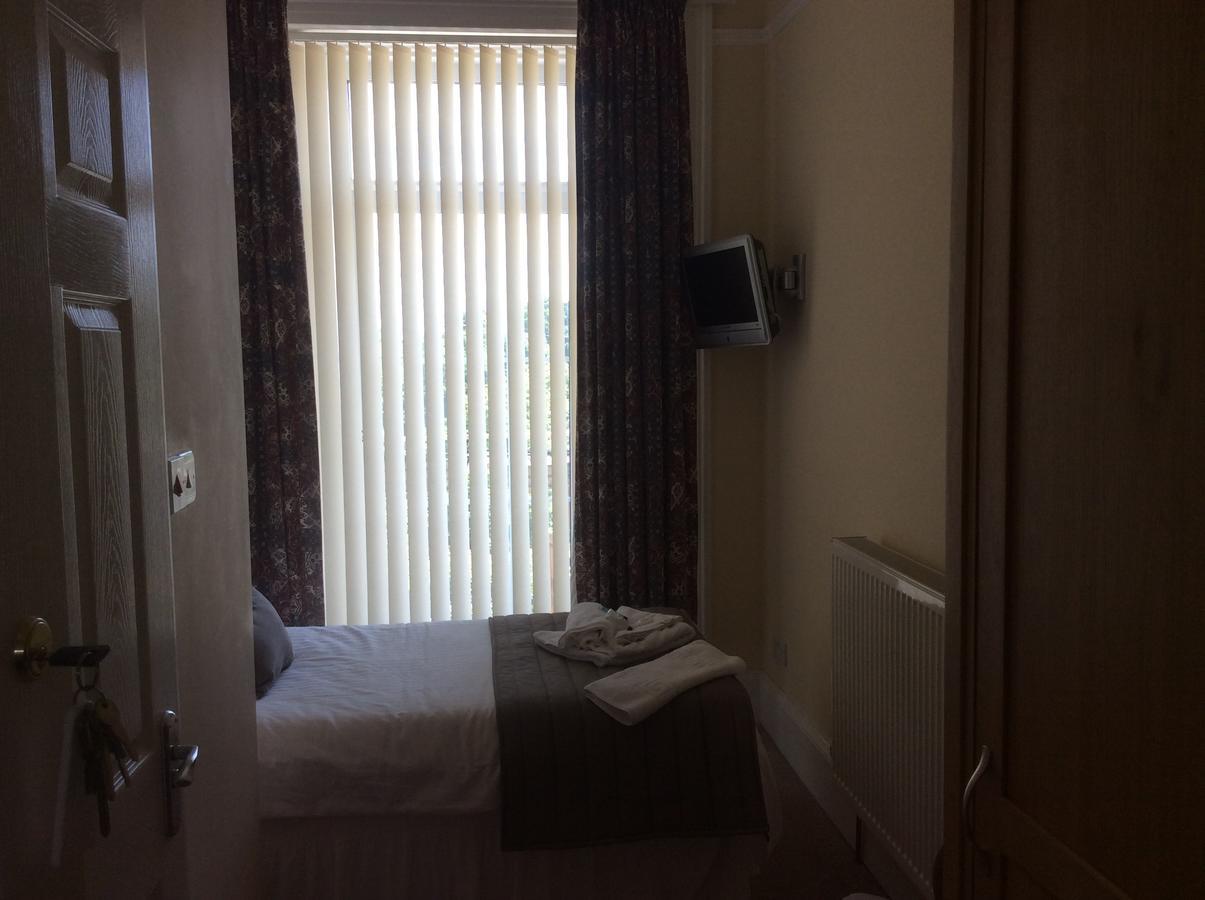Coombe Court Hotel Торки Екстериор снимка