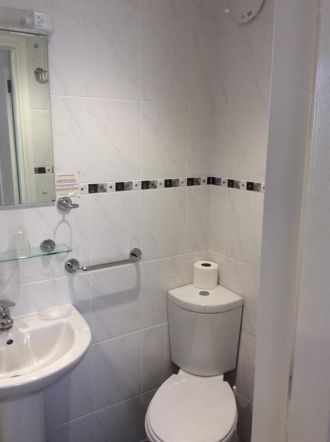 Coombe Court Hotel Торки Екстериор снимка