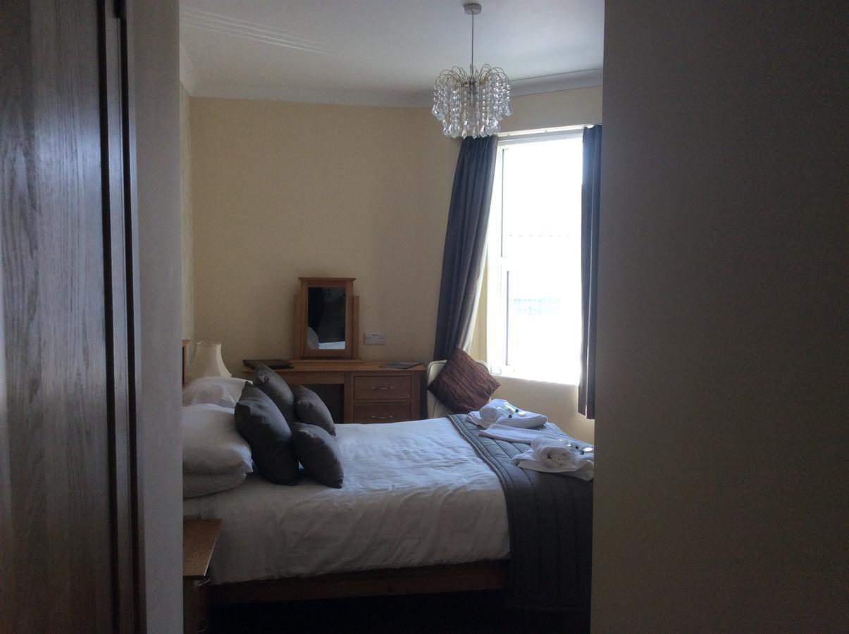 Coombe Court Hotel Торки Екстериор снимка